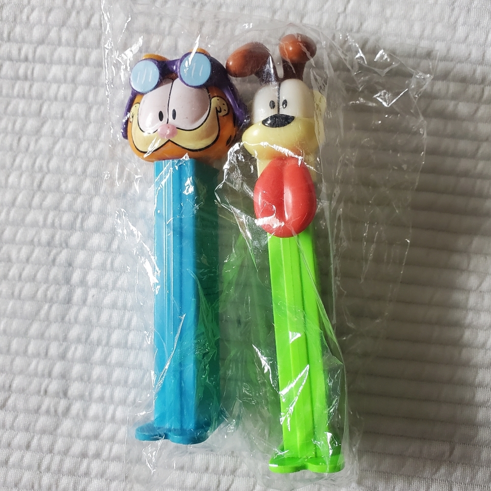 2 Pez Dispensers Garfield And Odie Cat Pilot Dog